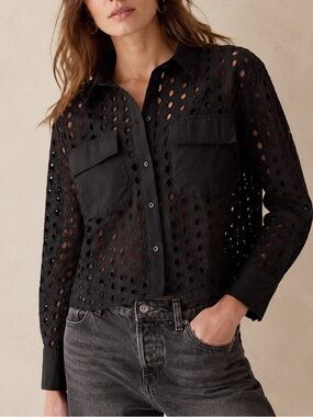 GAP Woman Black Cotton Eyelet Relax Button Down Top MEDIUM Preppy Romantic